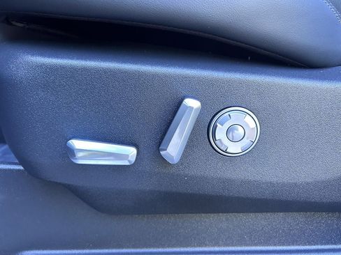 Used 2025 Lincoln Navigator Reserve w/ Jet Appearance Package AWD/4WD image 12