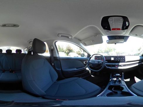 Used 2025 Kia K4 FWD image 41