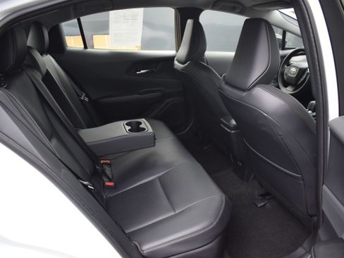 Used 2025 Toyota Prius XLE AWD/4WD image 11