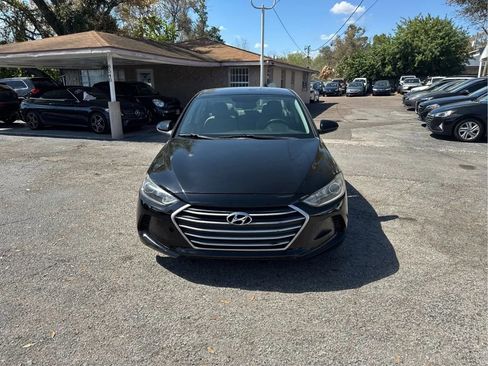 Used 2018 Hyundai Elantra SE image 2