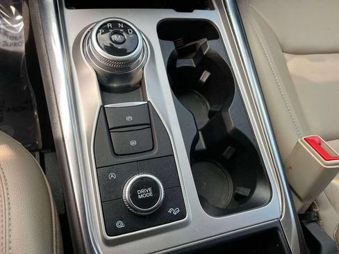 Used 2020 Ford Explorer XLT w/ Equipment Group 202A AWD/4WD image 36
