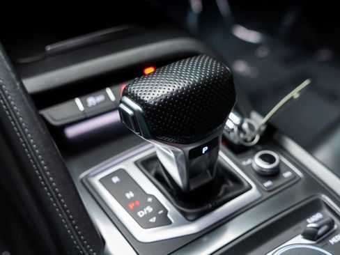 Used 2017 Audi R8 V10 w/ 20" Wheel Package image 54