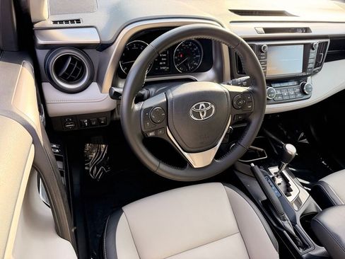 Used 2018 Toyota RAV4 Limited FWD image 20