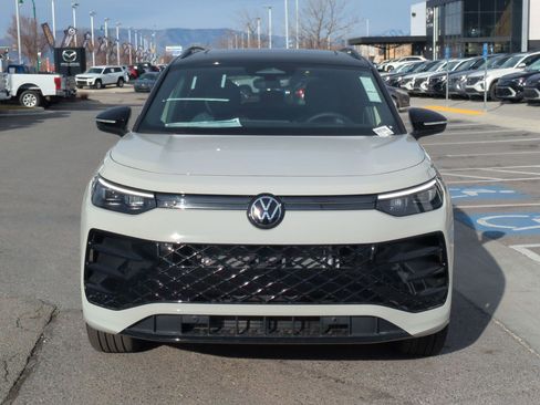 New 2026 Volkswagen Tiguan SE R-Line image 11