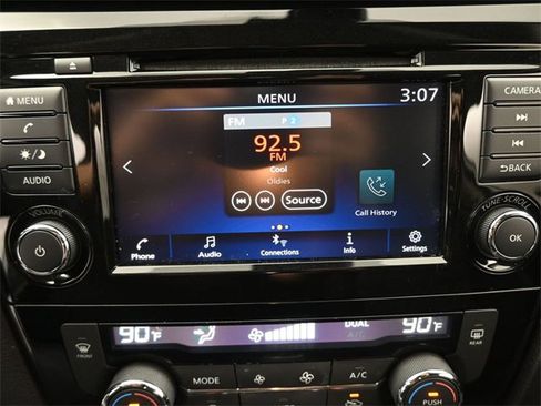 Used 2020 Nissan Rogue SV image 7