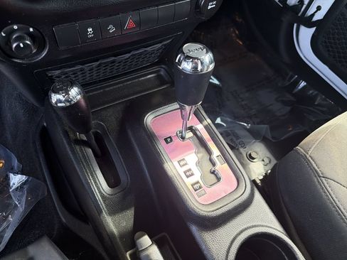 Used 2018 Jeep Wrangler Unlimited Sport S AWD/4WD image 25