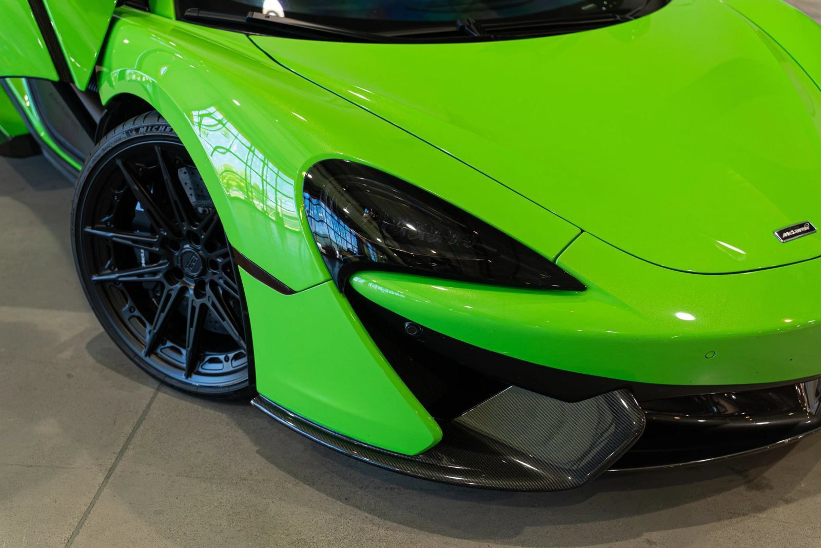 Used 2016 McLaren 570S Coupe RWD image 2