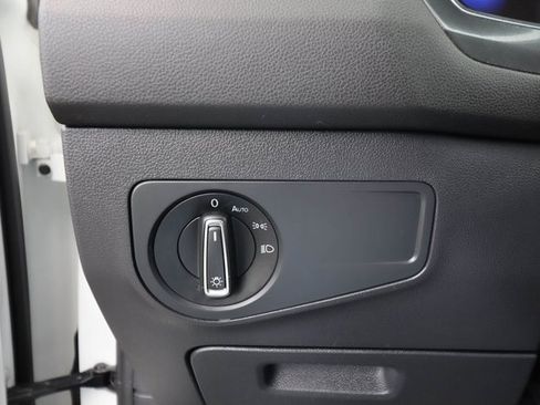 Used 2022 Volkswagen Tiguan SE image 52