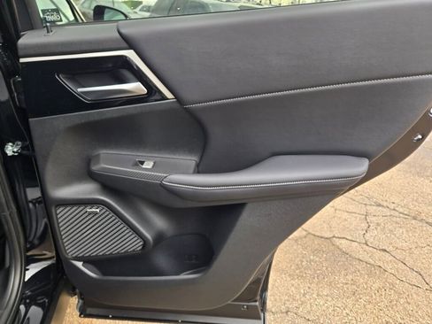 New 2026 Mitsubishi Outlander SE image 8