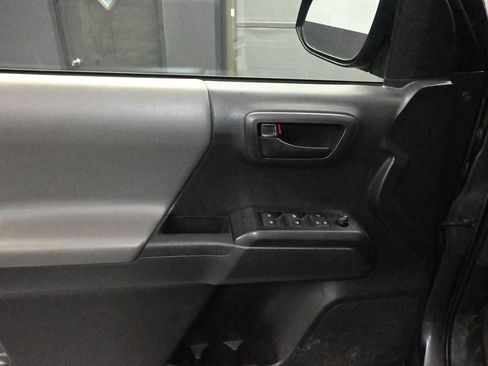 Used 2022 Toyota Tacoma SR AWD/4WD image 11