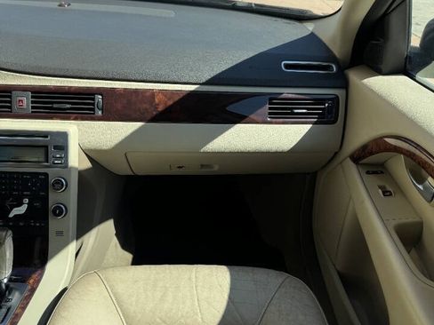 Used 2008 Volvo V70 FWD image 23