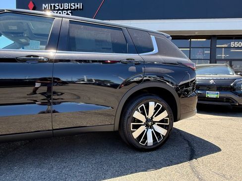 New 2026 Mitsubishi Outlander SE FWD image 6