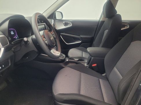 Used 2025 Kia Soul LX image 17