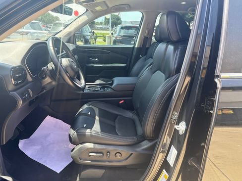 Used 2025 Honda Pilot EX-L image 7