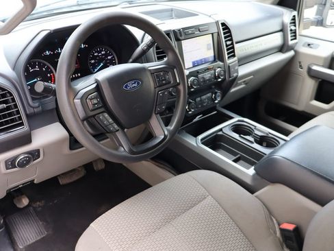 Used 2022 Ford F250 XLT w/ Black Appearance Package AWD/4WD image 4