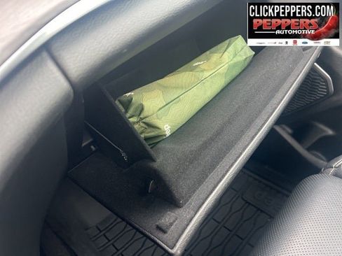 Used 2022 Jeep Grand Cherokee Overland w/ Luxury Tech Group IV image 18