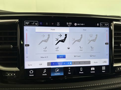 Used 2025 Chrysler Pacifica Limited image 21