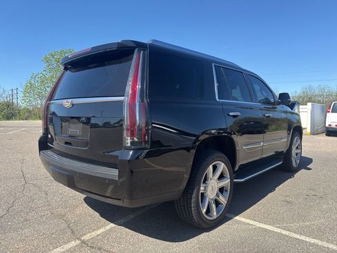 Used 2019 Cadillac Escalade Premium Luxury AWD/4WD image 10
