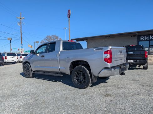 Used 2014 Toyota Tundra SR5 w/ SR5 Upgrade Package image 9