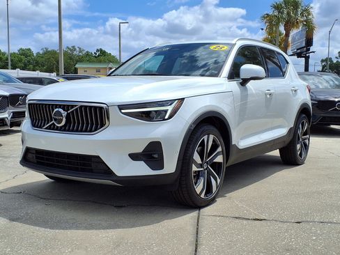 Certified 2023 Volvo XC40 B5 Plus w/ Driver Assist Package AWD/4WD image 3