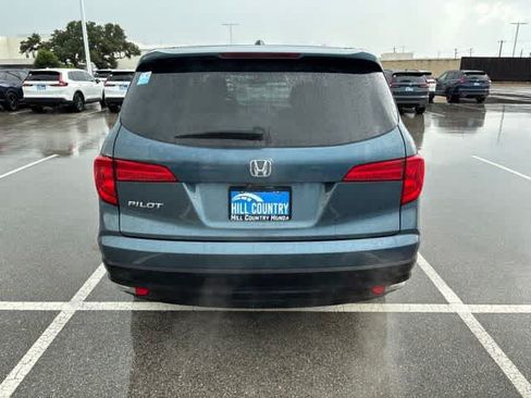 Used 2017 Honda Pilot EX image 4