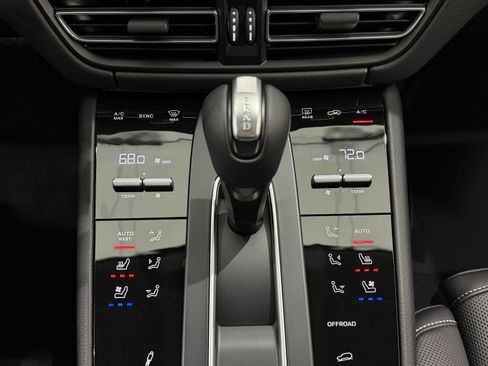 New 2026 Porsche Macan Turbo image 41