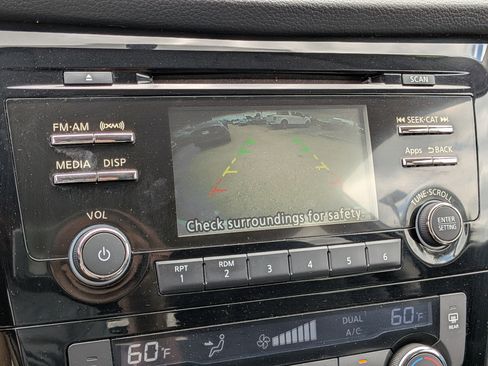 Used 2016 Nissan Rogue SV AWD/4WD image 31
