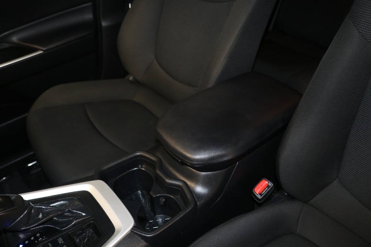 Used 2020 Toyota RAV4 LE w/ Carpet Mat Package AWD/4WD image 63