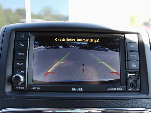 Used 2016 Dodge Grand Caravan SXT image 17