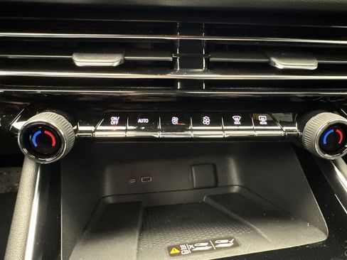 Certified 2026 Chevrolet Traverse LT AWD/4WD image 18
