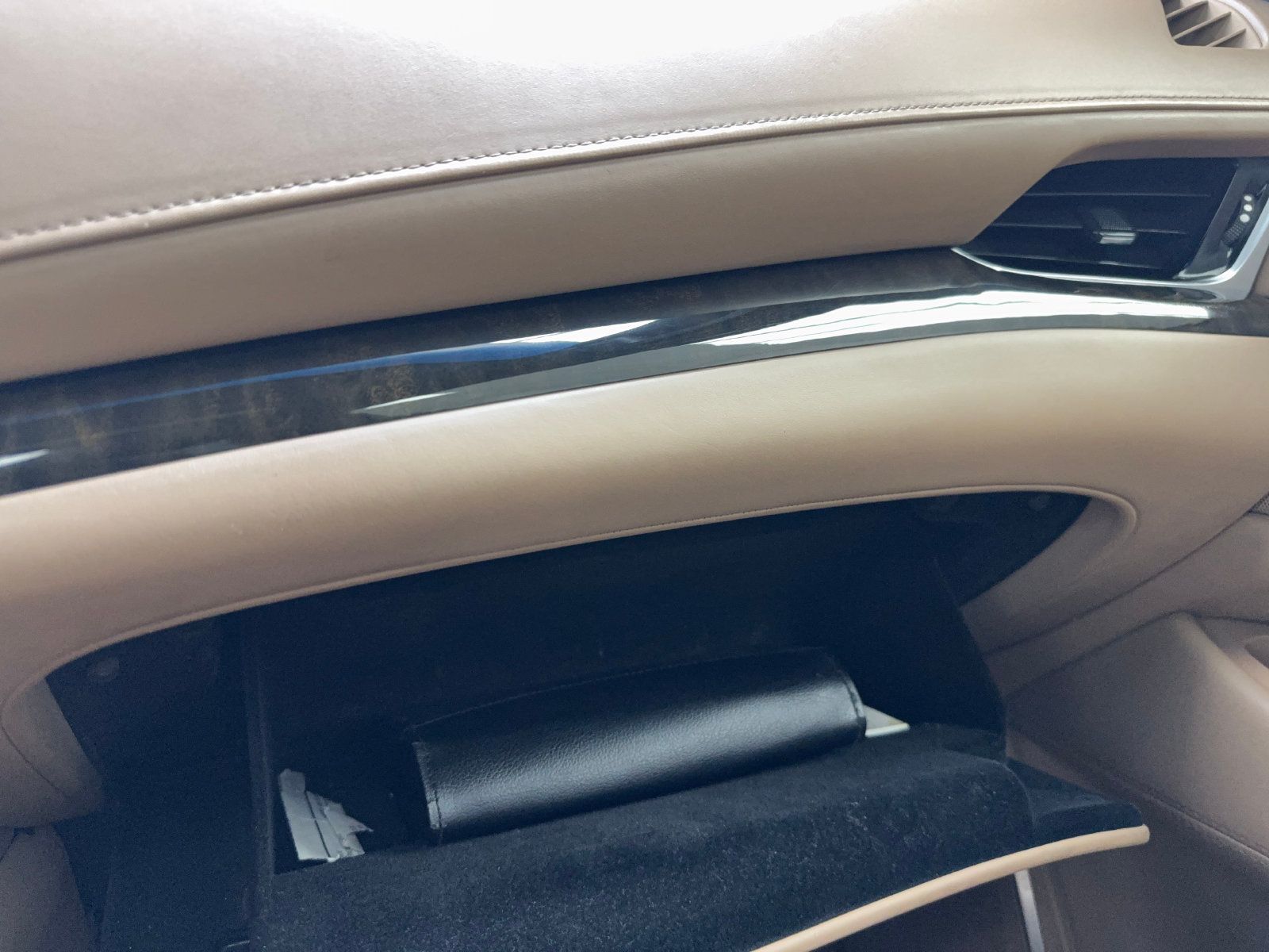 Used 2019 Cadillac Escalade Platinum AWD/4WD image 32