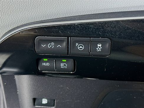 Used 2017 Toyota Prius Four w/ Advanced Technology Package FWD image 17