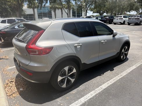 Used 2025 Volvo XC40 B5 Plus AWD/4WD image 2