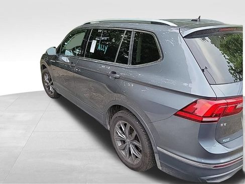 Used 2023 Volkswagen Tiguan SE FWD image 2