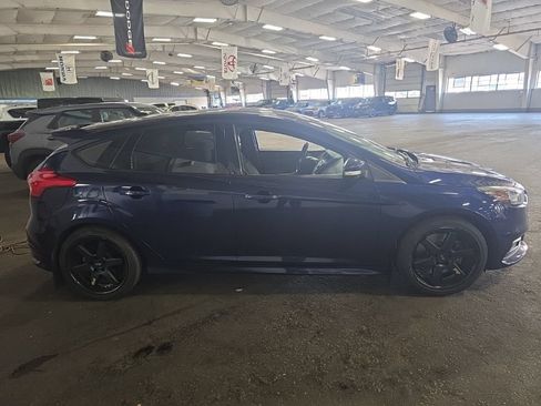 Used 2017 Ford Focus ST FWD image 2