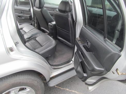 Used 2004 Nissan Pathfinder LE Platinum RWD image 19