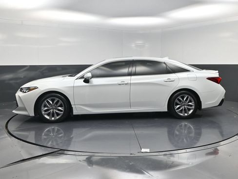 Used 2022 Toyota Avalon XLE w/ Moonroof Package FWD image 3