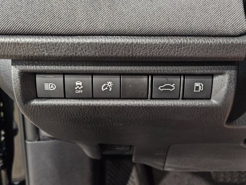 Used 2025 Toyota Camry LE FWD image 25