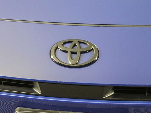 Used 2025 Toyota Camry LE w/ Convenience Package image 5