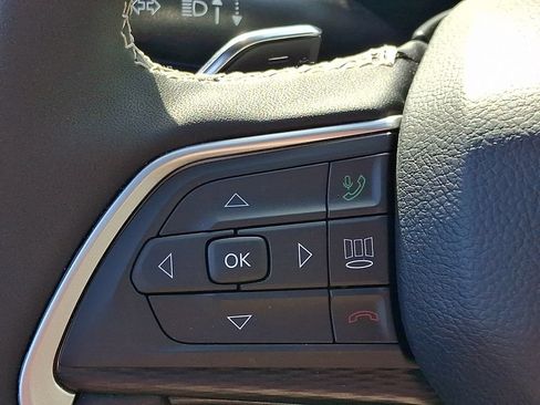 Used 2025 Jeep Grand Cherokee Laredo w/ Luxury Tech Group I AWD/4WD image 24