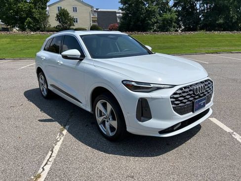 Used 2025 Audi Q5 Premium Plus AWD/4WD image 1