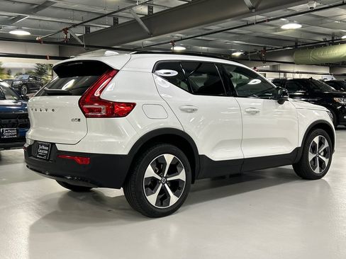 Certified 2026 Volvo XC40 B5 Plus AWD/4WD image 2