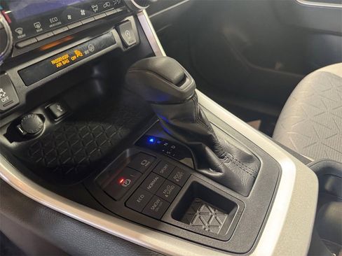 Used 2020 Toyota RAV4 XLE image 21