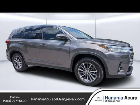 Used 2019 Toyota Highlander XLE FWD image 1