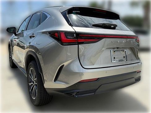 Used 2025 Lexus NX 250 FWD w/ Towing Package (2000 Lbs) image 6