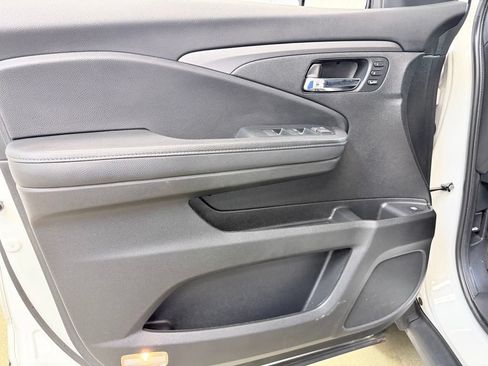 Used 2023 Honda Ridgeline RTL-E image 9