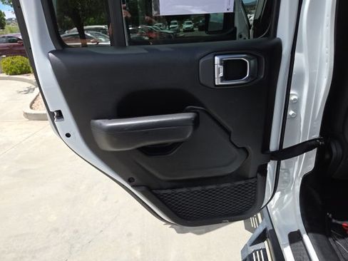 Used 2019 Jeep Wrangler Unlimited Rubicon AWD/4WD image 12