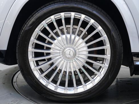 Used 2024 Mercedes-Benz Maybach GLS 600 4MATIC image 10