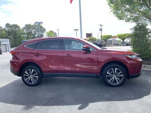 Used 2023 Toyota Venza LE image 9