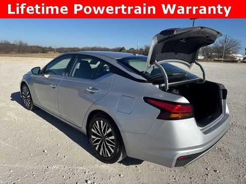 Used 2024 Nissan Altima 2.5 SV image 4